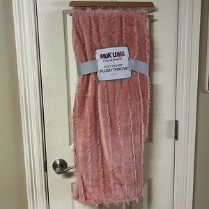 Muk Luks cozy up your life soft fringe light pink plush throw 50” x 60”